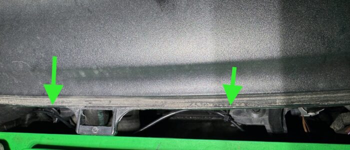 Antenna cable routed behind the battery, zip-tied at the green arrows.